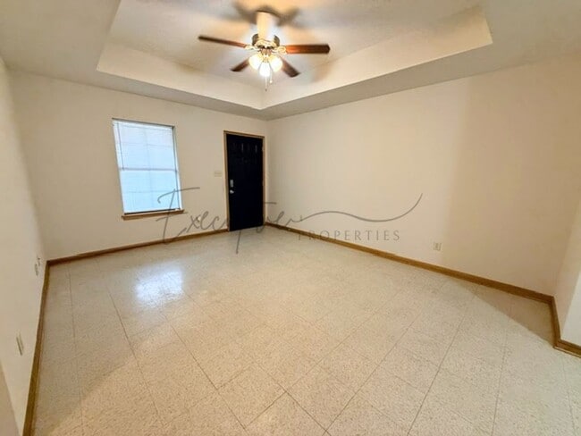 Building Photo - 2528 Crockett St