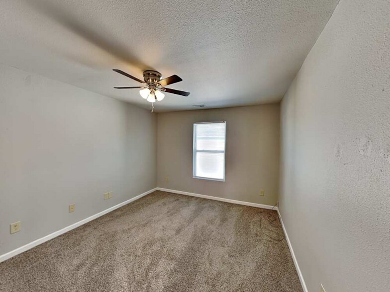 Building Photo - 934 Littleton Dr