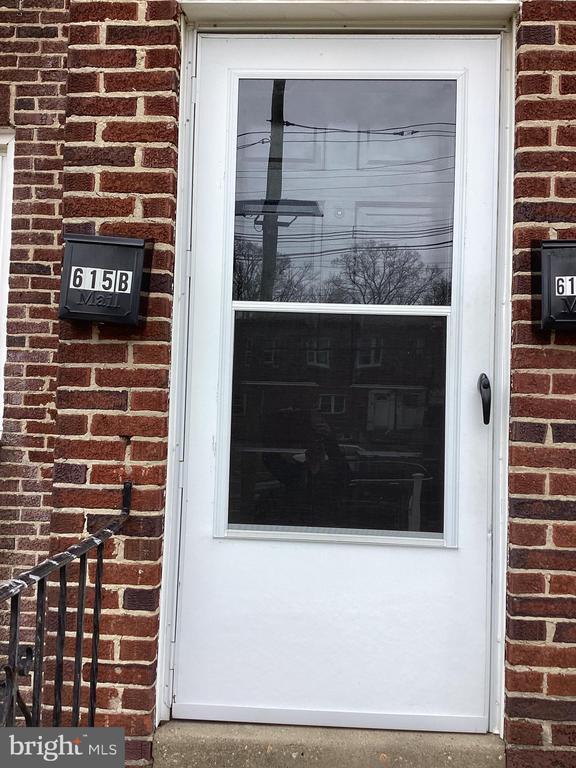 Building Photo - 615 Broadway