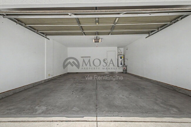 Building Photo - 2232 E Spruce Dr