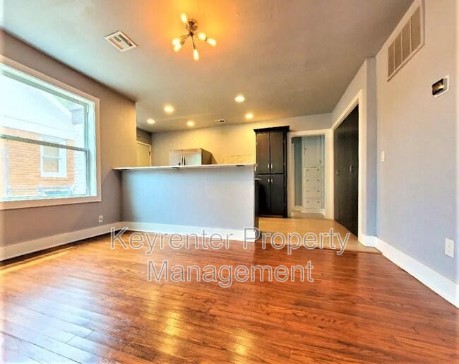 Building Photo - 116-118 NW 31st St