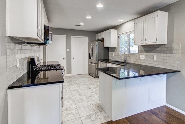 Building Photo - 12430 Wycliff Ln