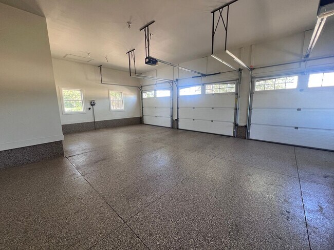 Building Photo - Spacious Four Bedroom Home in Byron Center!