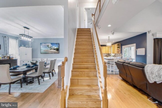 Building Photo - 7420 Mayflower Ct