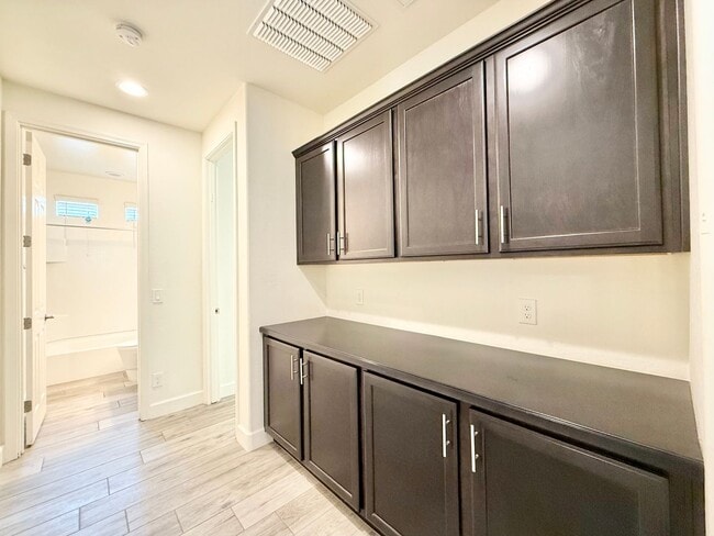 Building Photo - Charming 5-bed, 3-bath home with Pool/Spa ...