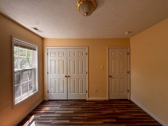 Building Photo - Charming 3 Bed 2 Bath Plus Bonus Room in Raeford