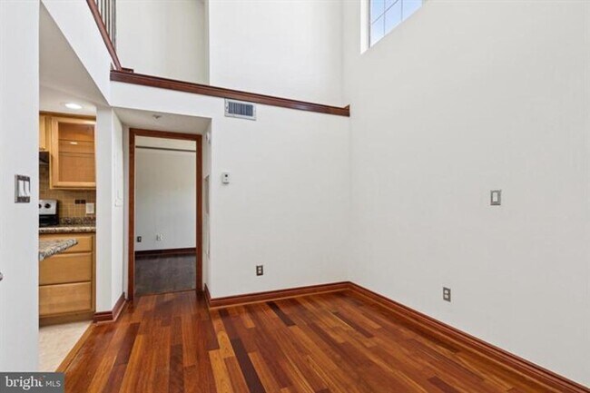 Building Photo - Spacious 1 Bedroom 1 Bath Loft Condo