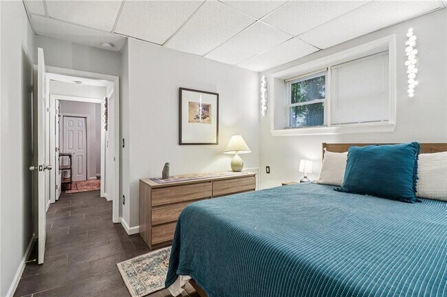 Building Photo - 2897 White Oak Dr