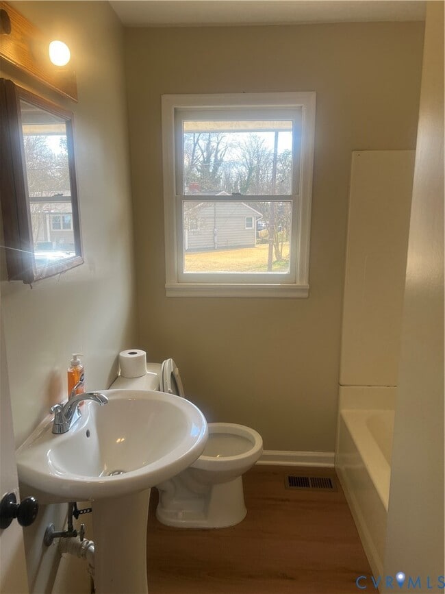 Building Photo - 809 Fort Henry St