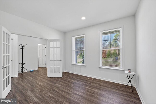 Building Photo - 111 Touhey Dr