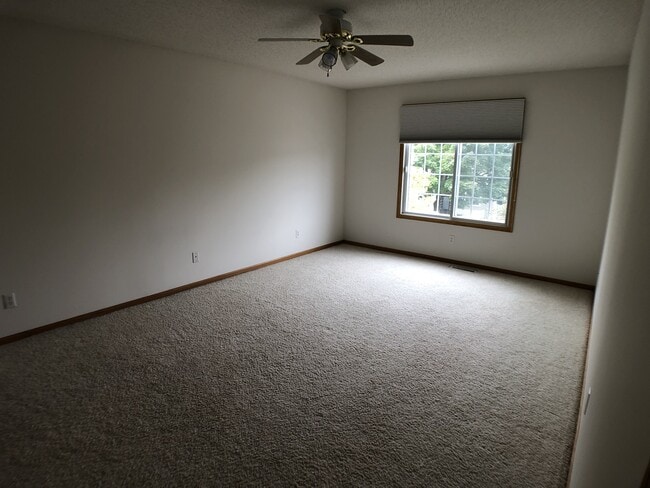 Building Photo - 1575 Hummingbird St