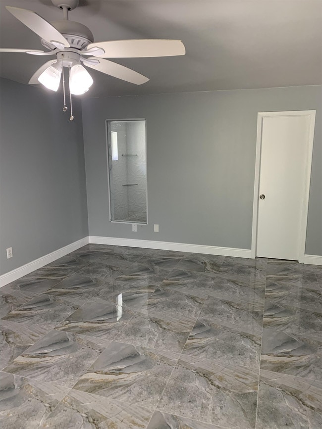 Building Photo - 5572 Memorial Dr