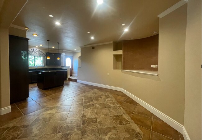 Building Photo - Call for your Private Showing! - Rent Ready September 1st