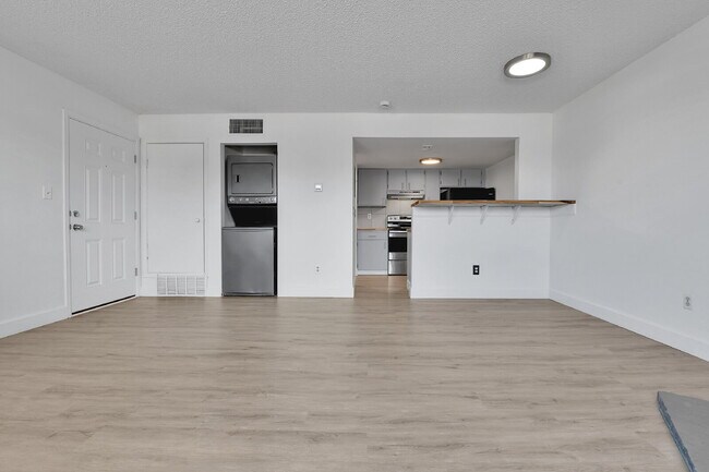Building Photo - $1,095.00, Studio and 1 bath located in De...