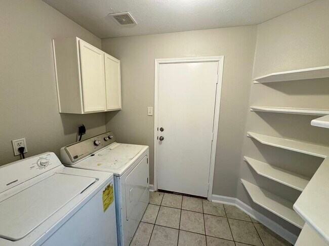 Building Photo - 21114 Sun Haven Dr