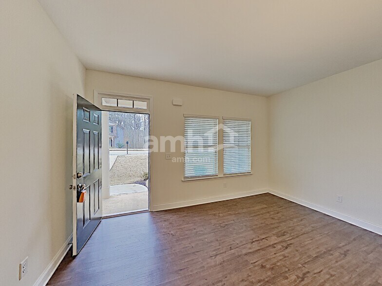 Building Photo - 411 Pearson Cir