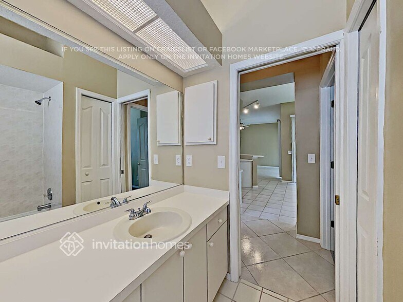 Building Photo - 3718 72nd Terrace E