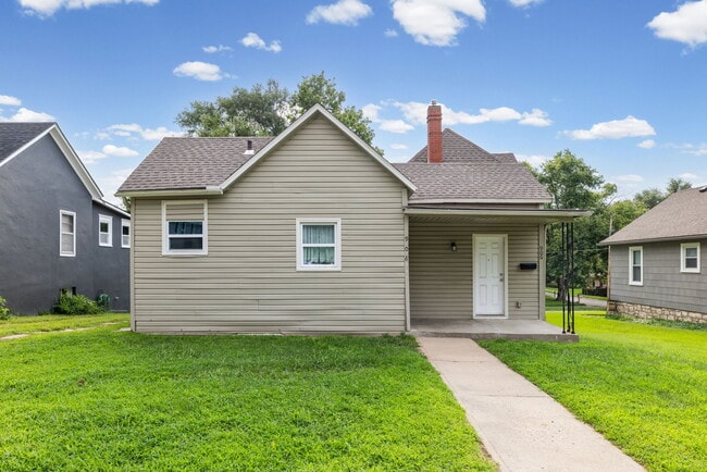 Building Photo - 908 N 13th St