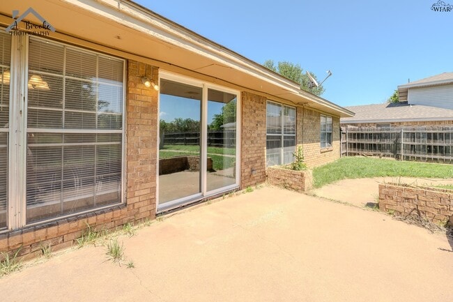 Building Photo - 1118 Crescent Ln