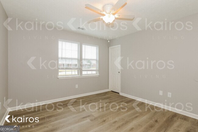 Building Photo - 415 Deer Park Dr