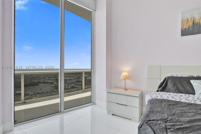 Building Photo - 16001 Collins Ave