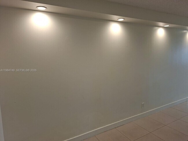 Building Photo - 301 Golden Isles Dr