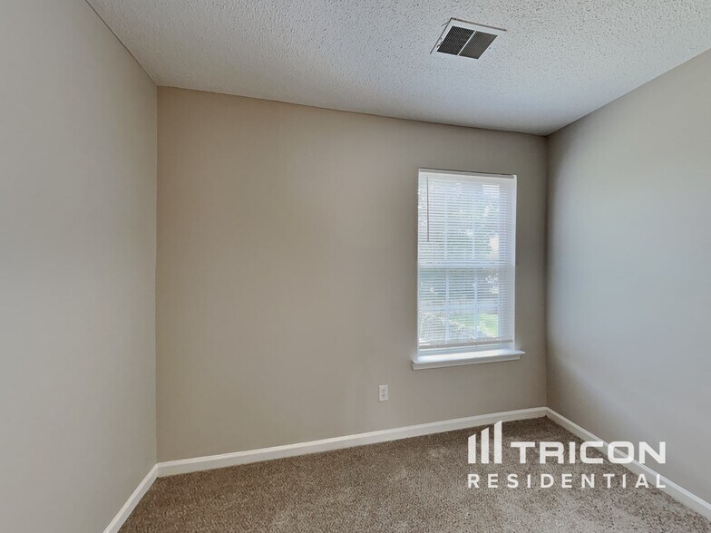 Building Photo - 108 Springway Dr