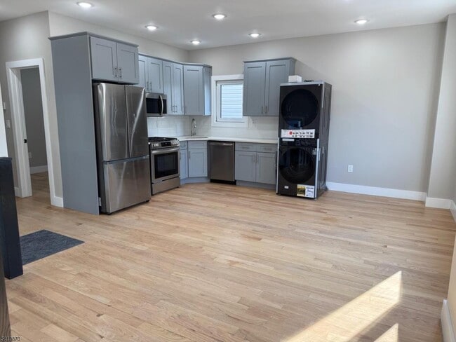 Building Photo - 492 S 20th St