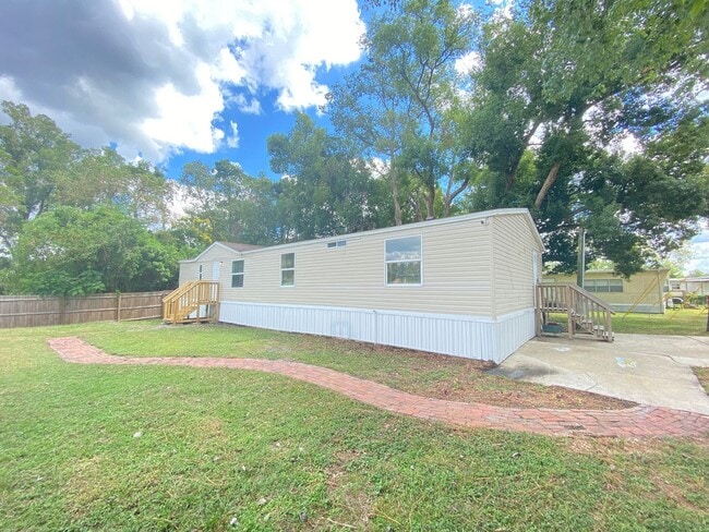 Building Photo - 1770 Holliday Dr