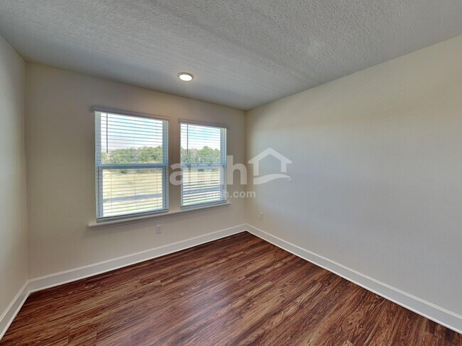 Building Photo - 3014 Rolling Acrs Rd