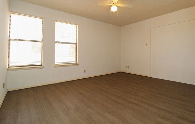 Building Photo - 7465 Stoney Hill Dr
