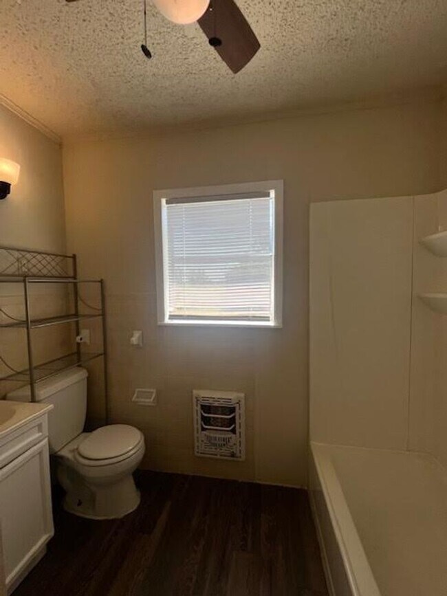 Building Photo - 305 E Stegall Dr