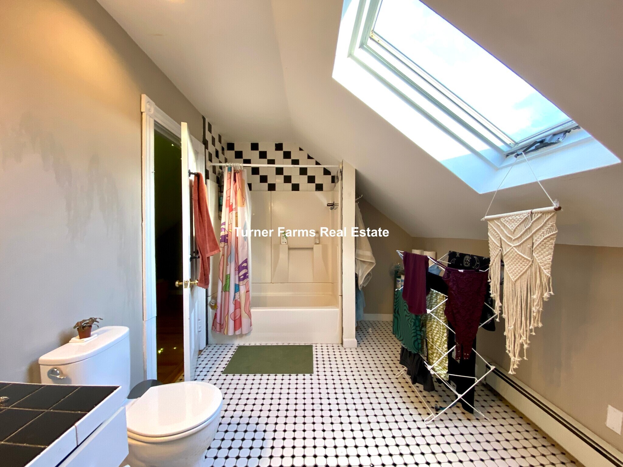 Building Photo - 13 Sachem St