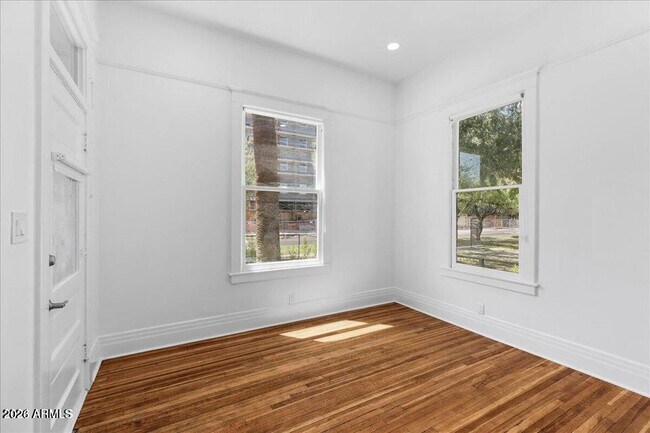 Building Photo - 825 N 3rd Ave