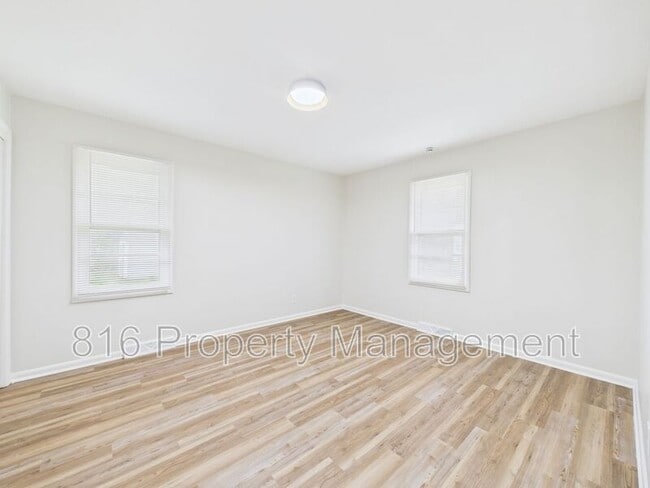 Building Photo - 8215 Ruskin Way