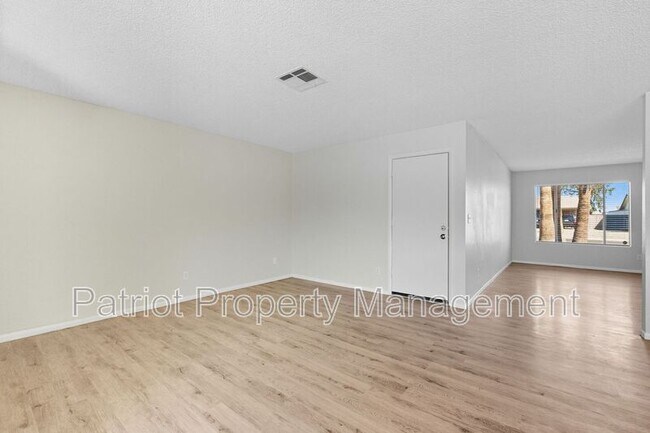 Building Photo - 815 W Westchester Ave