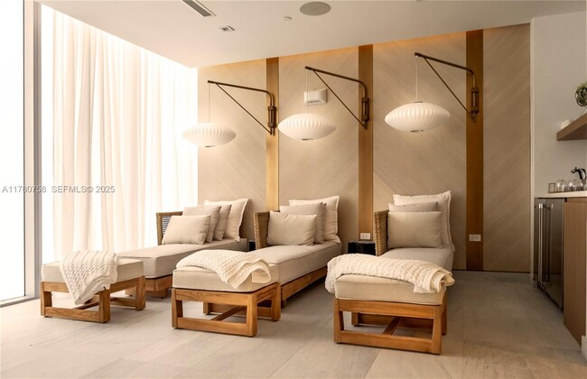 Building Photo - 2200 N Ocean Blvd