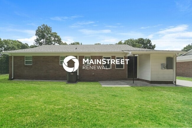 Building Photo - 3 Bedroom Pet-Friendly Home in Charlotte, NC with Main Street Renewal