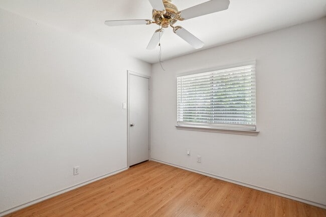 Building Photo - FALL INTO A NEW HOME WITH OUR MOVE-IN SPEC...