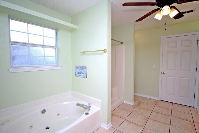 Building Photo - Spacious Oak Meadows Home in Milton with Multiple Living Areas, Fenced Yard & 1/2 Off First Month...