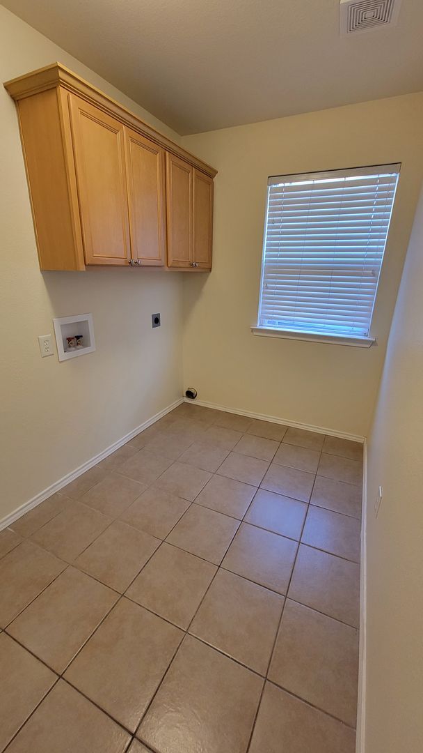 Building Photo - Spacious 4/2/2 - Cooper School District