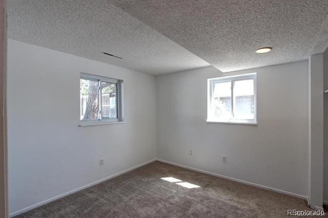 Building Photo - 6233 W Caley Ave