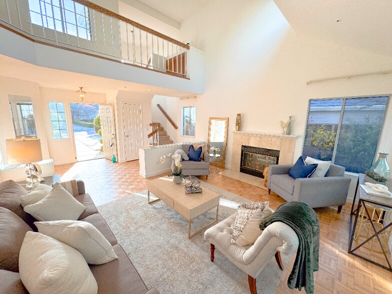 Building Photo - 115 Thatcher Ln