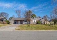 Building Photo - Recently updated 3 Bedroom / 2 Bath / 2 Ca...