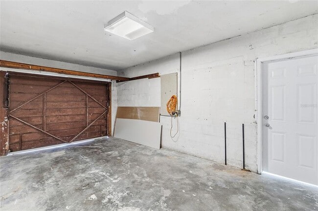 Building Photo - 3700 Whiting Dr SE