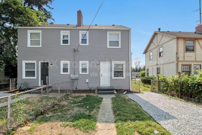 Building Photo - 1045 S James Rd