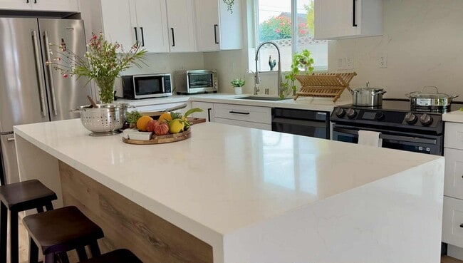 Building Photo - Beautiful Fully Furnished Home in Garden G...