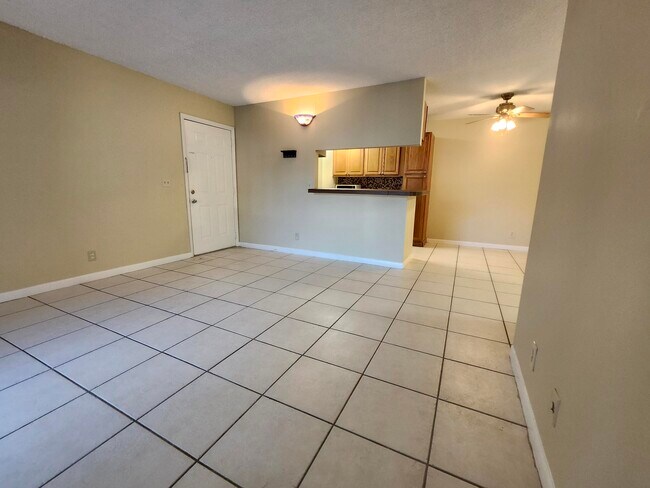 Building Photo - 545 Trace Cir