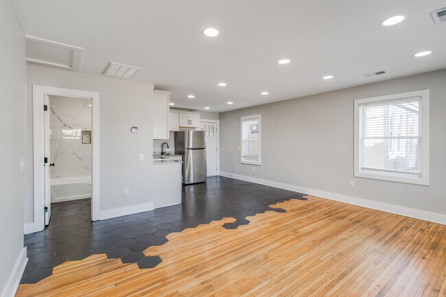 Building Photo - 2311 Bull St