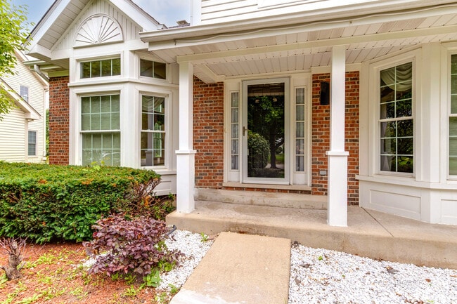 Building Photo - 1341 E Thacker St